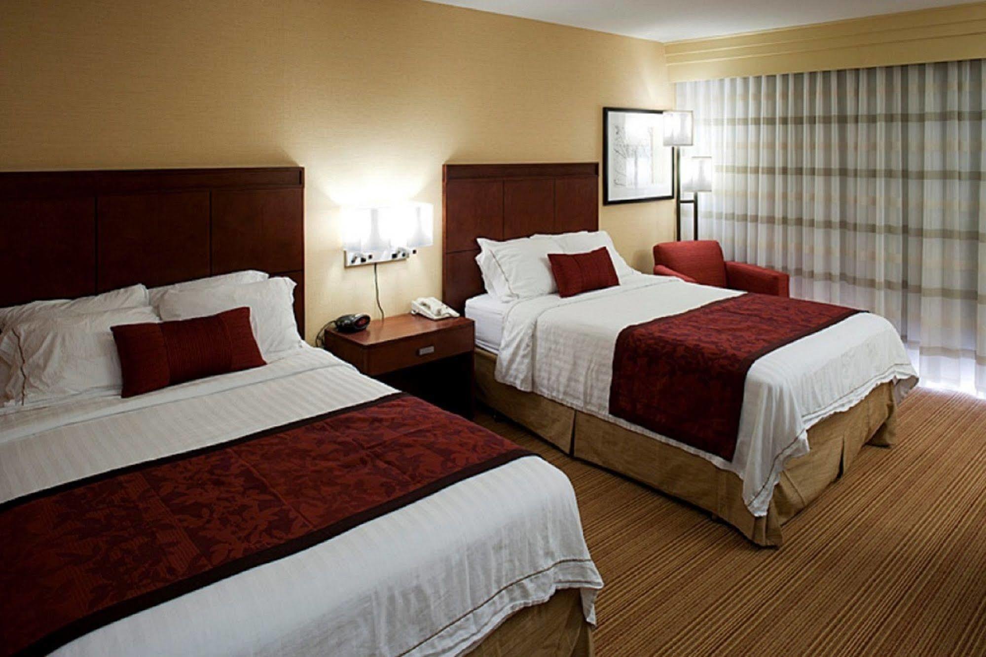 Courtyard By Marriott Portland Hillsboro Hotel Exterior photo