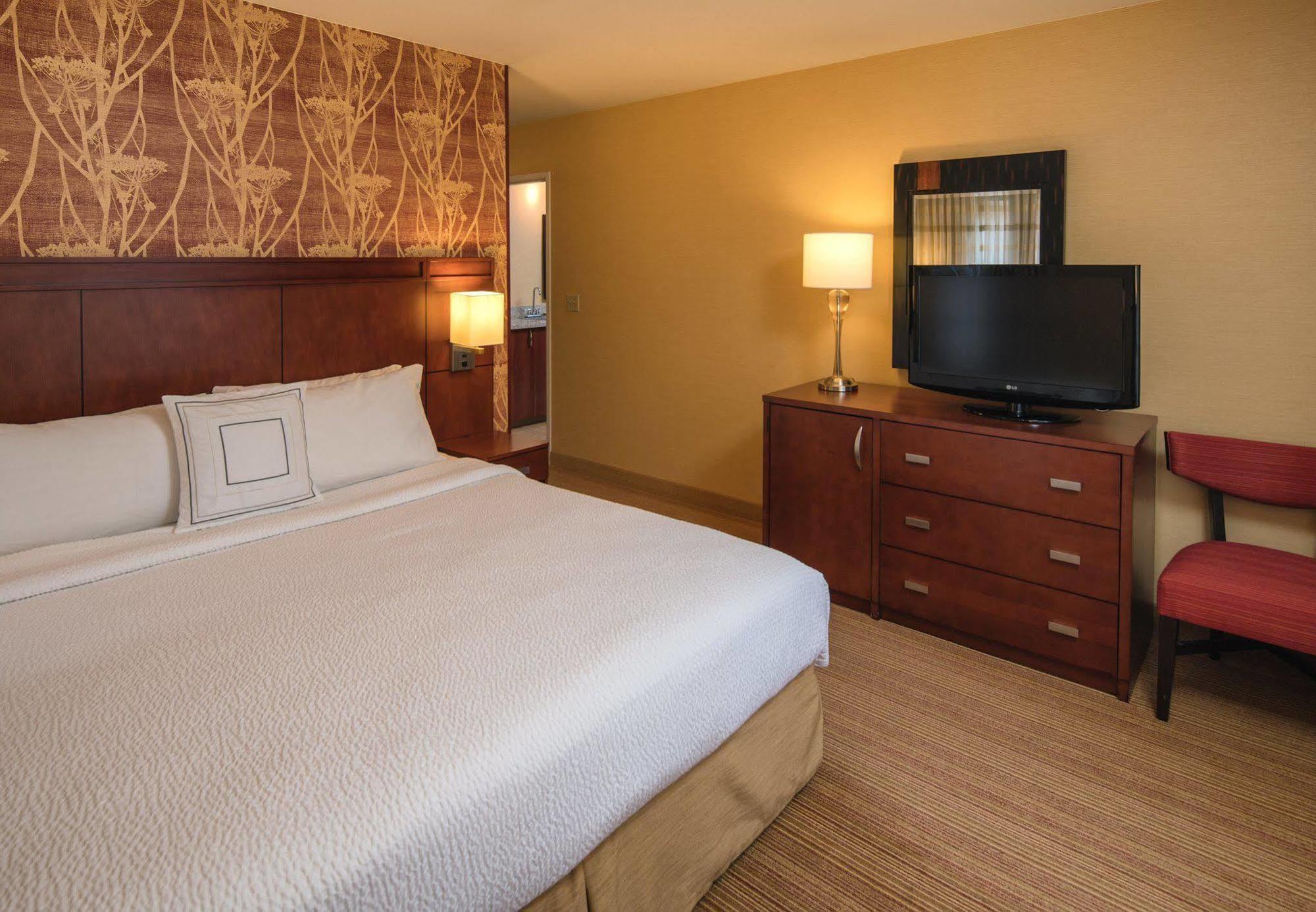 Courtyard By Marriott Portland Hillsboro Hotel Exterior photo