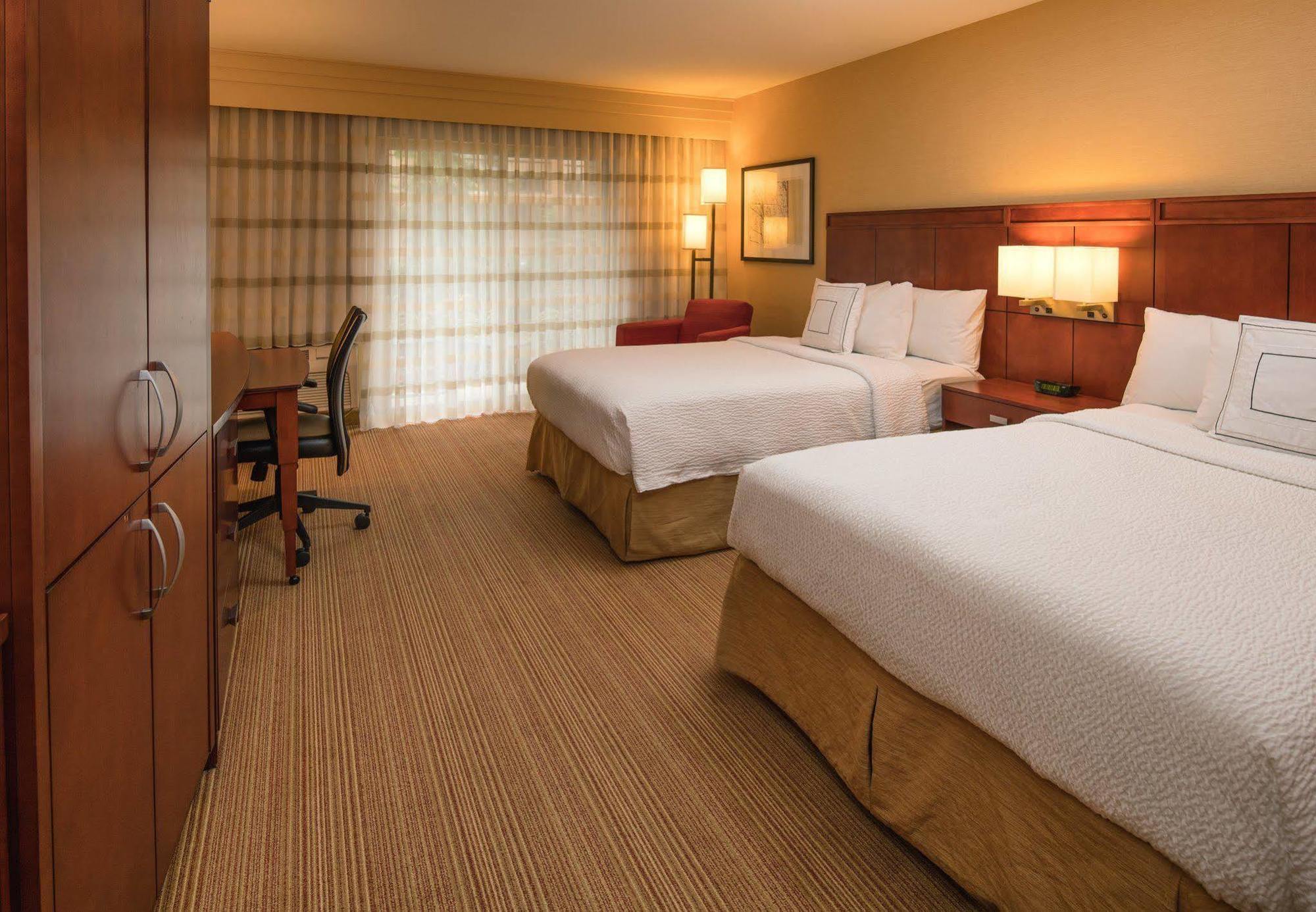 Courtyard By Marriott Portland Hillsboro Hotel Exterior photo