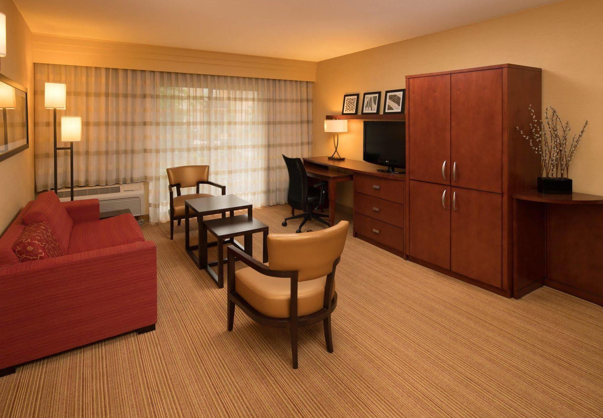 Courtyard By Marriott Portland Hillsboro Hotel Exterior photo