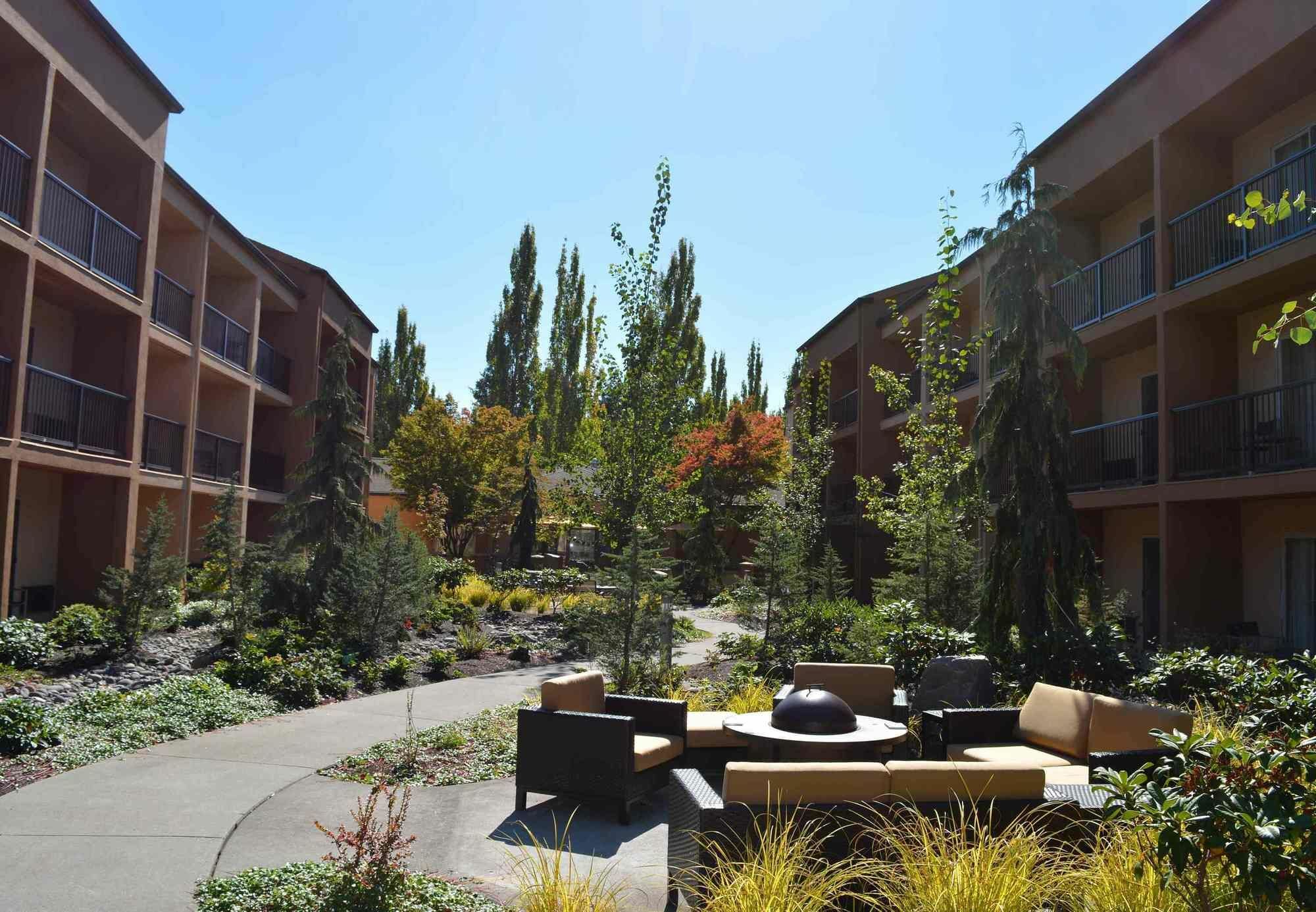 Courtyard By Marriott Portland Hillsboro Hotel Exterior photo
